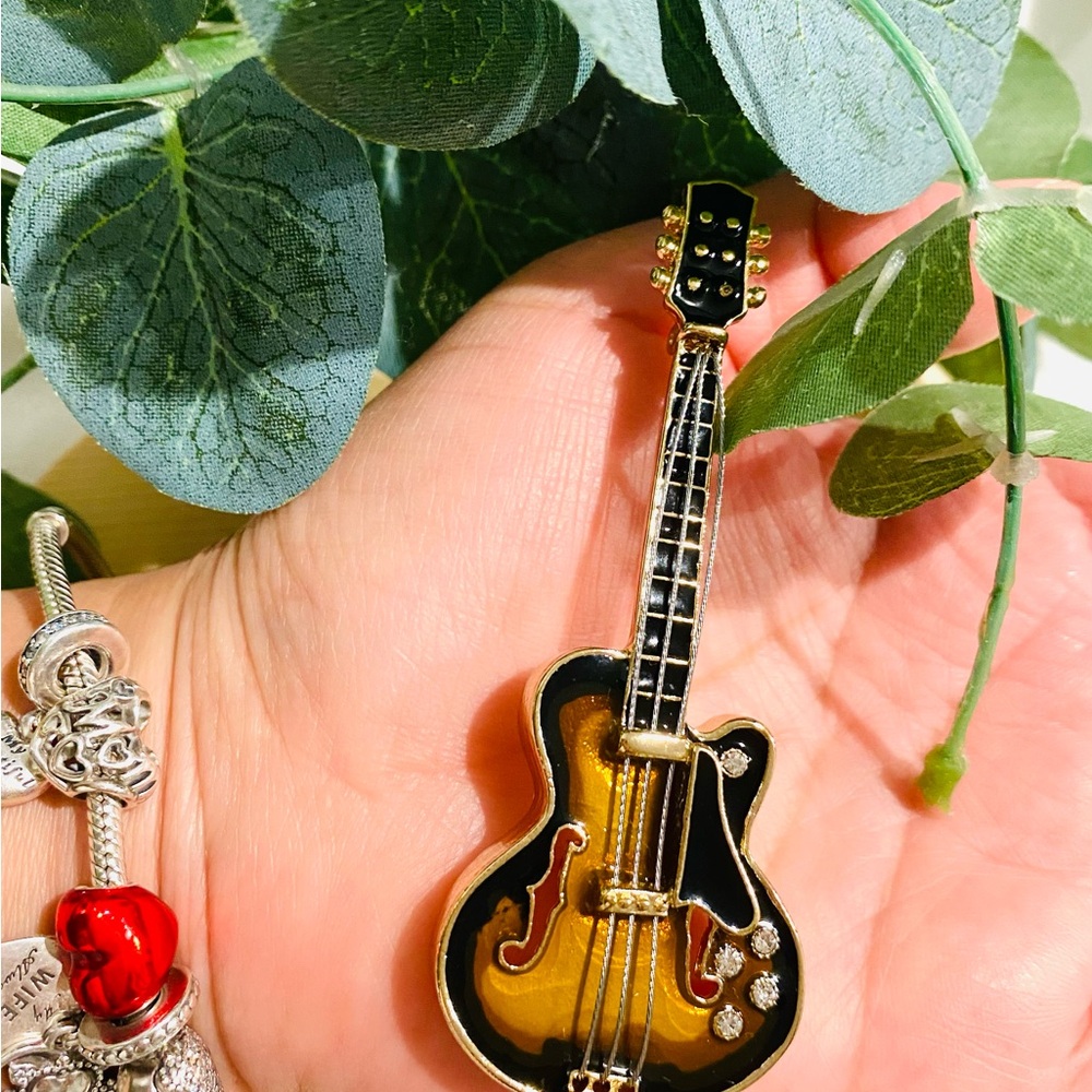 SALE ❤️ 🎸 🎸🎸Gold and Black Guitar Brooch rock n' roll🎸🎸🎸